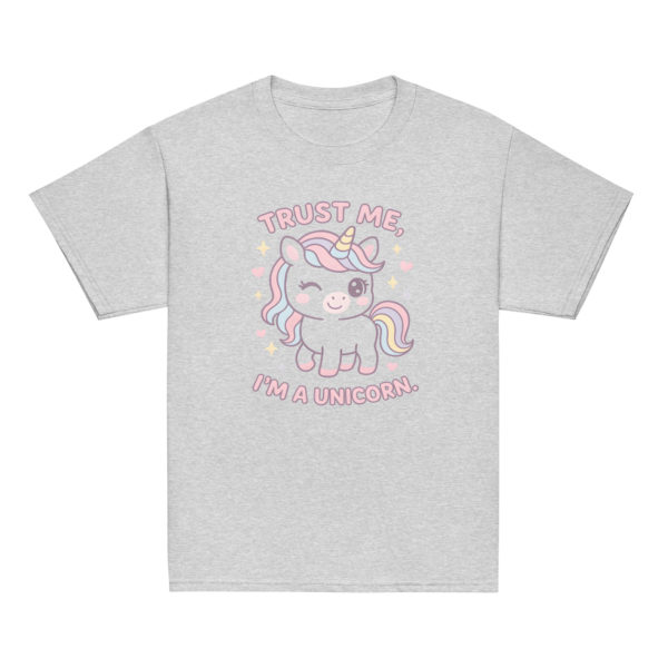 Girls' unicorn grey t-shirt with "Trust me, I'm a unicorn" slogan and colorful unicorn design, youth apparel